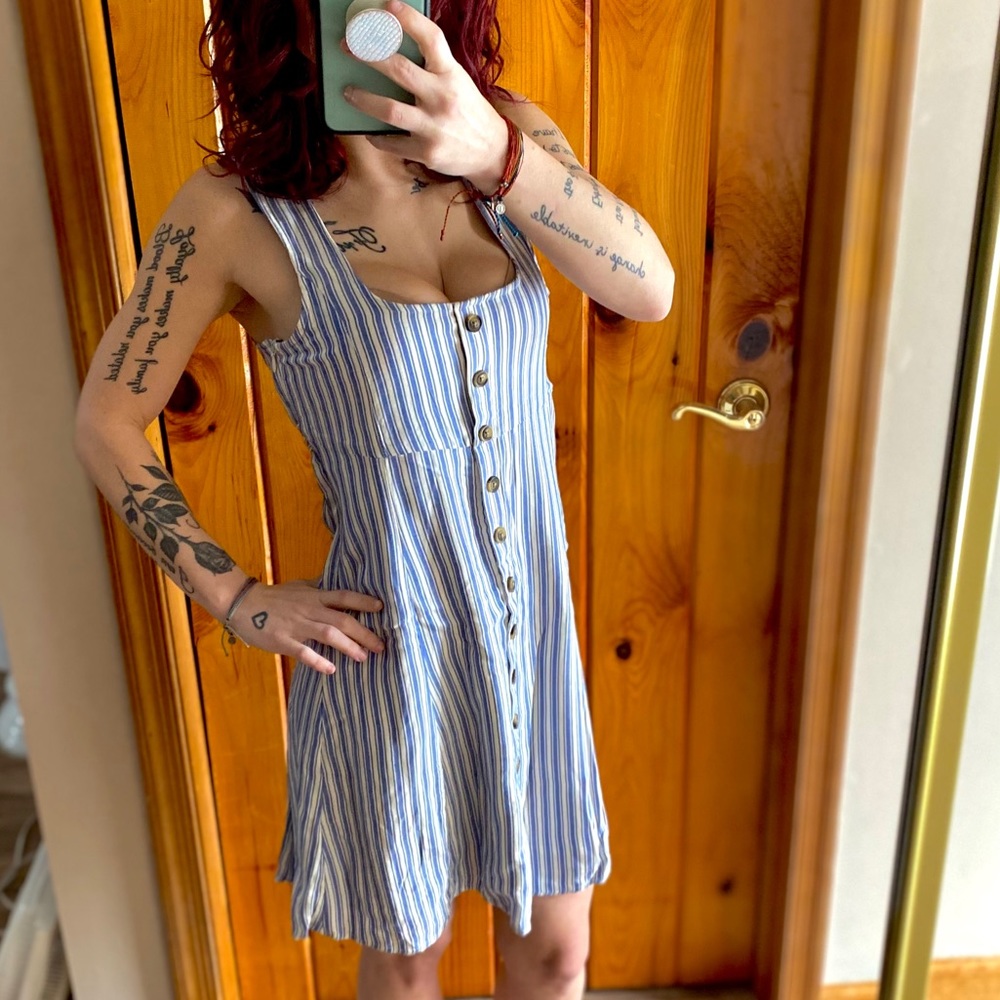 🎶 NWOT AE Stripped Summer Light Dress